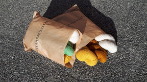 Materialpose med garn fra Sjølingstad Uldvarefabrik